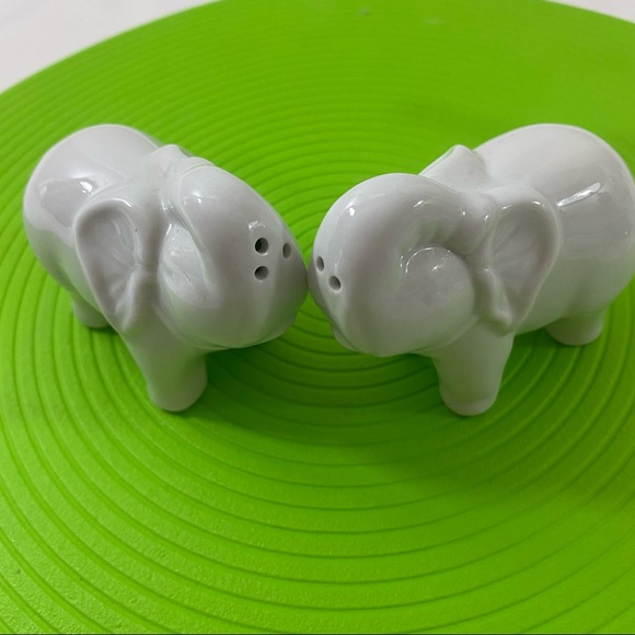 Ceramic elephant sugar creamer and salt and pepper cutest ever!!! - Picture 4 of 13
